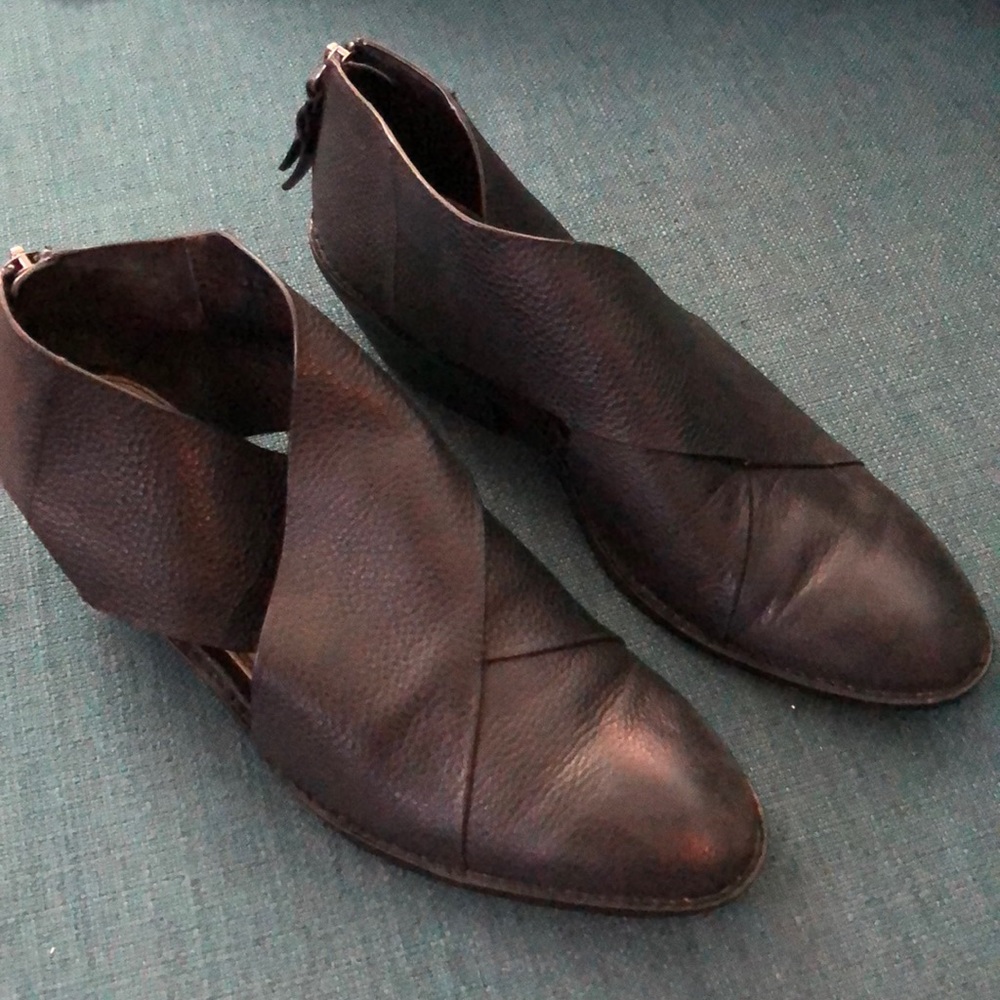Splendid ankle booties